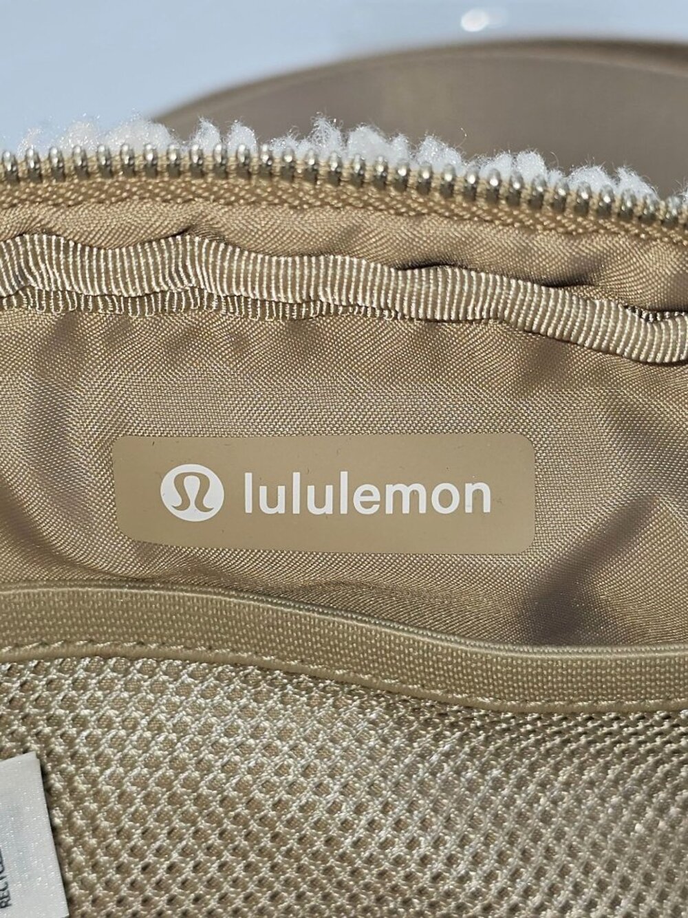 NWOT Lululemon Women's Beige Sherpa Fleece Belt Bag Crossbody Waist Pack  4567 - Picture 10 of 12